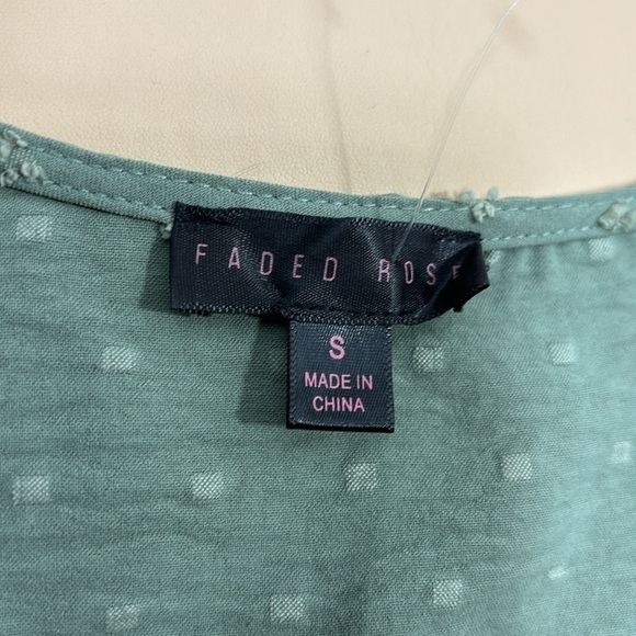 Green Textured V-Neck Dress - Picture 5 of 8